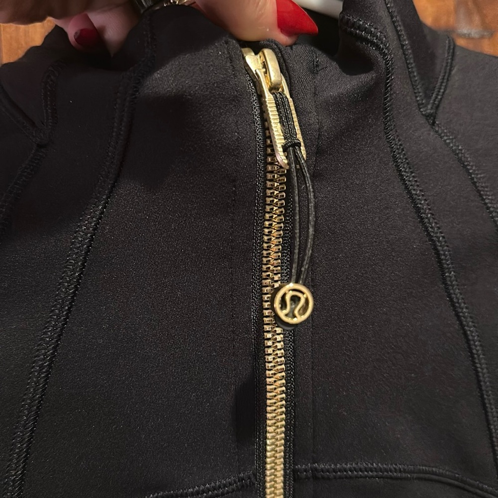 BNWT Lululemon Define *Nulu Jacket. Black + Gold Zippers sz 4 - Picture 11 of 13